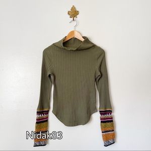 Free People Green Mixed Up pullover sweater Henley preowned size Medium